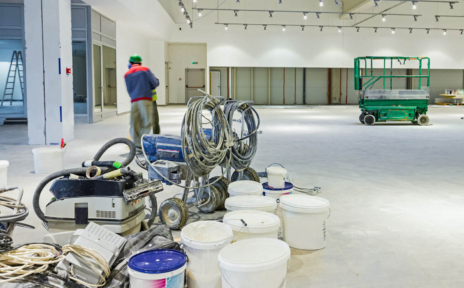 Malerbetrieb auf einer Großbaustelle