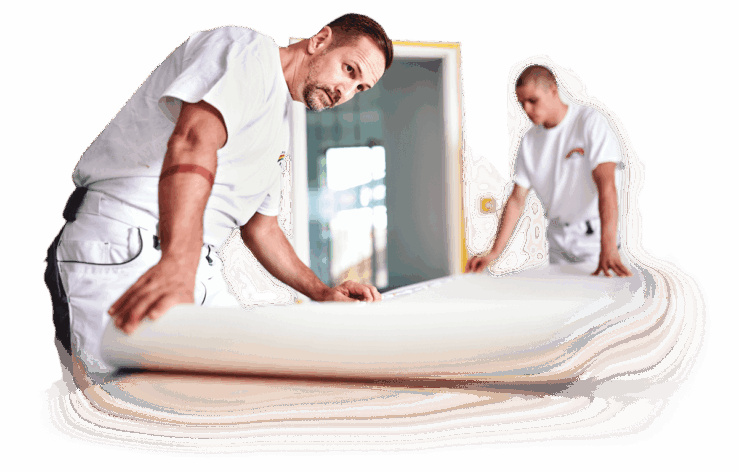 Mitarbeiter des Malerbetriebs Kluge aus Berlin beim Tapezieren