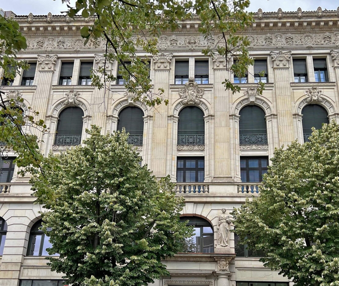 Malerbetrieb Kluge Anstricharbeiten Spachtelarbeiten Gewerbekunden Referenz Büros Unter den Linden - Außenansicht