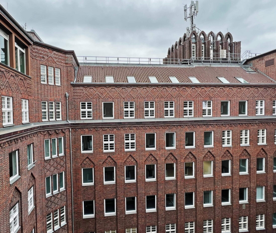 Malerbetrieb Kluge Fenstersanierung Gewerbekunden Referenz Büros in der Ringbahnstraße - Hofansicht