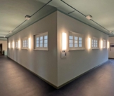 Malerbetrieb Kluge Fenstersanierung Gewerbekunden Referenz Büros in der Ringbahnstraße - sanierte Fenster im Flur