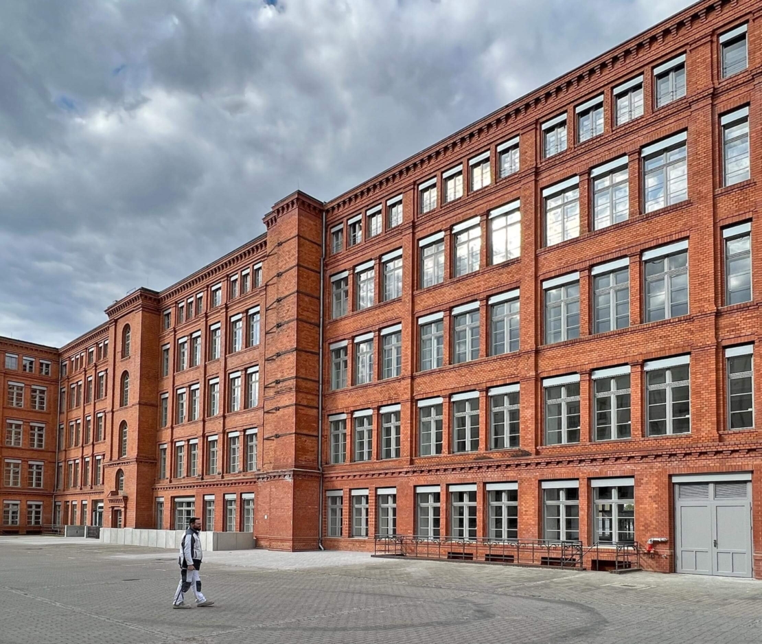 Malerbetrieb Kluge Fenstersanierung Gewerbekunden Referenz Büros in der Elsenstraße - Außenansicht