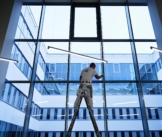 Malerbetrieb Kluge Fenstersanierung Gewerbekunden Referenz Büros in der Elsenstraße - großflächiges Fenster