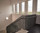 Malerbetrieb Kluge Treppenhaussanierung Gewerbekunden Referenz Neubau Oberstufenzentrum - Treppenhaus