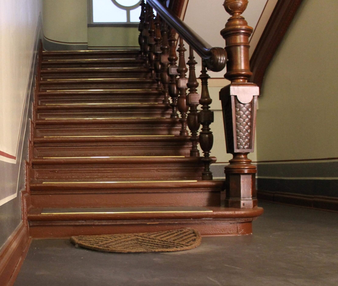 Malerbetrieb Kluge Renovieren nach Denkmalschutz Gewerbekunden Referenz Eisenacher Straße - Treppenhaus