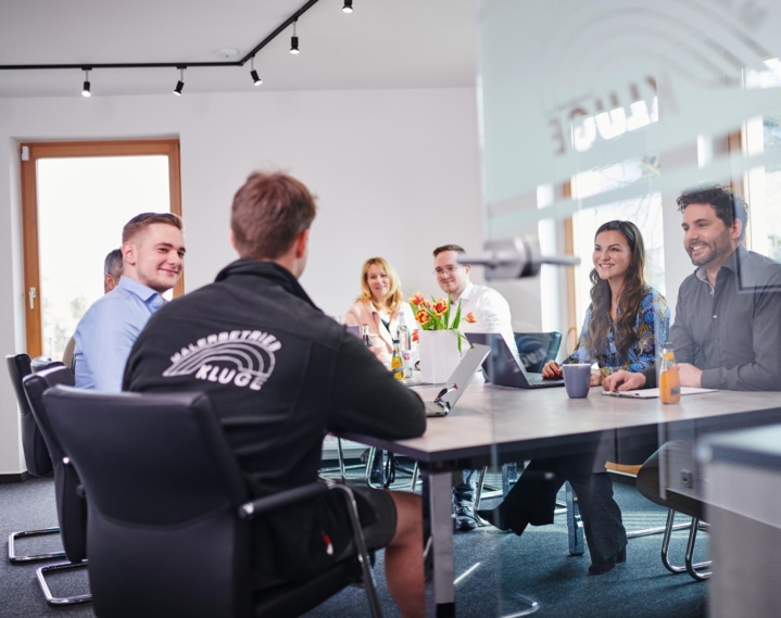 Malerbetrieb Kluge - Besprechung im Office