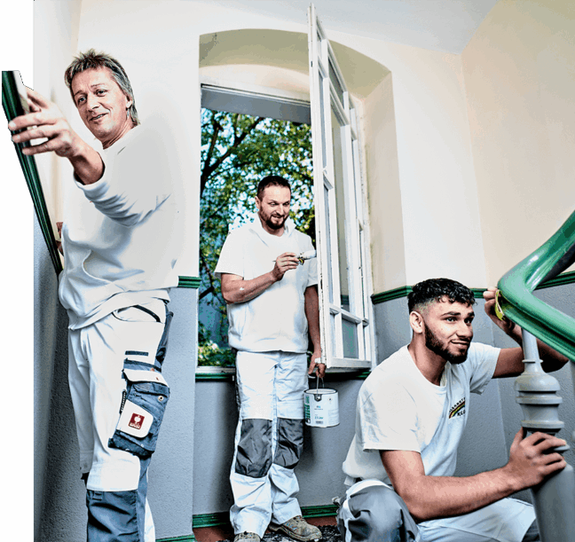 Malerbetrieb Kluge Mitarbeiter bei Treppenhaus-Streichen